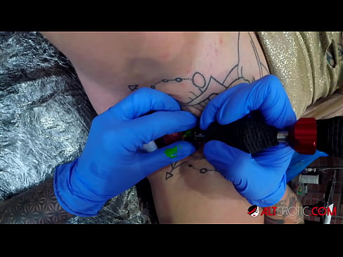 ❤️ Ekstreme tatuita varmulo Sully Savage ricevis tatuon sur sia klitoro ☑ Malĉasuloj ĉe eo.yh9n.top ️❤